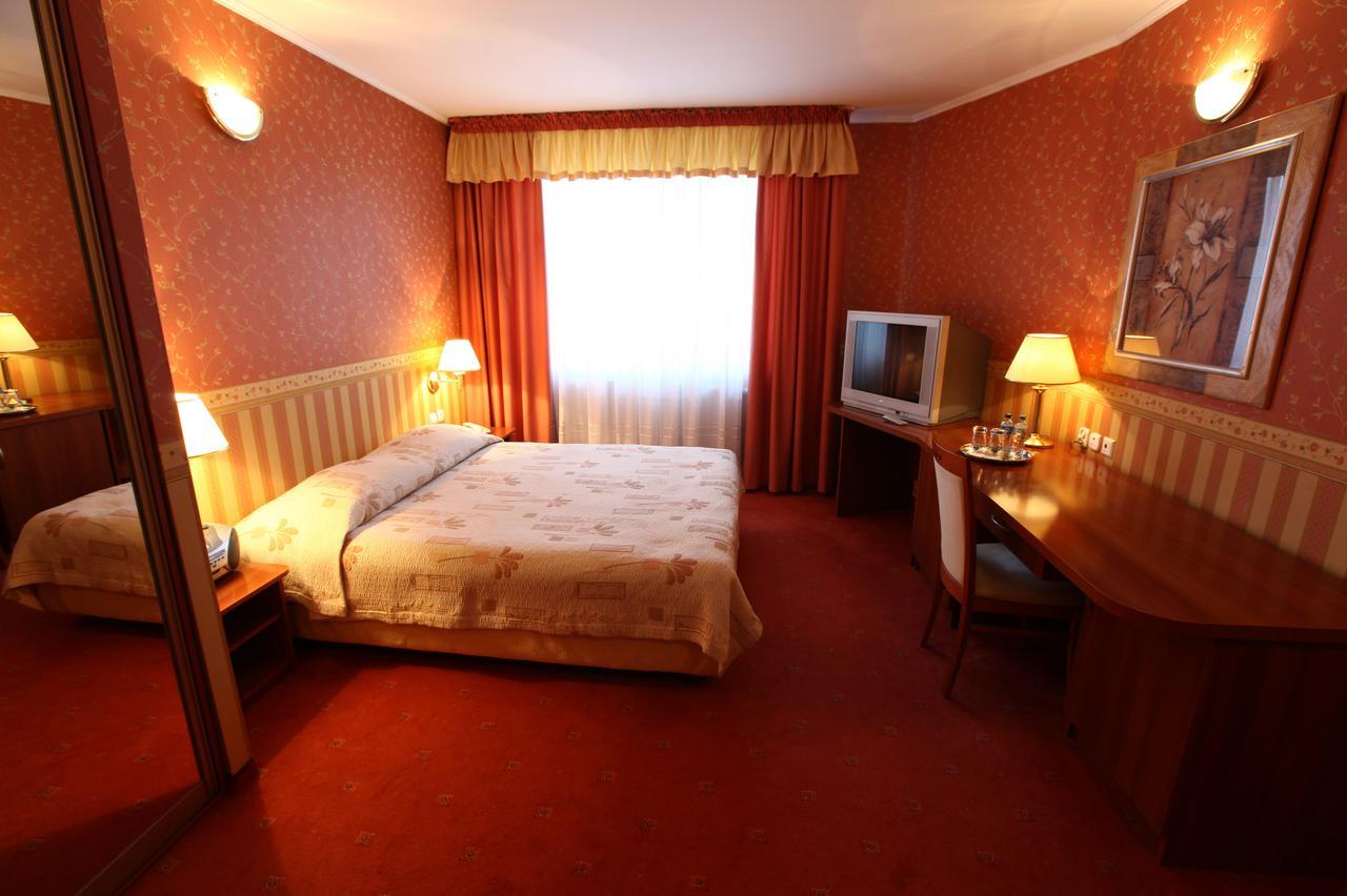 Hotel Janusz Siedlce Quarto foto